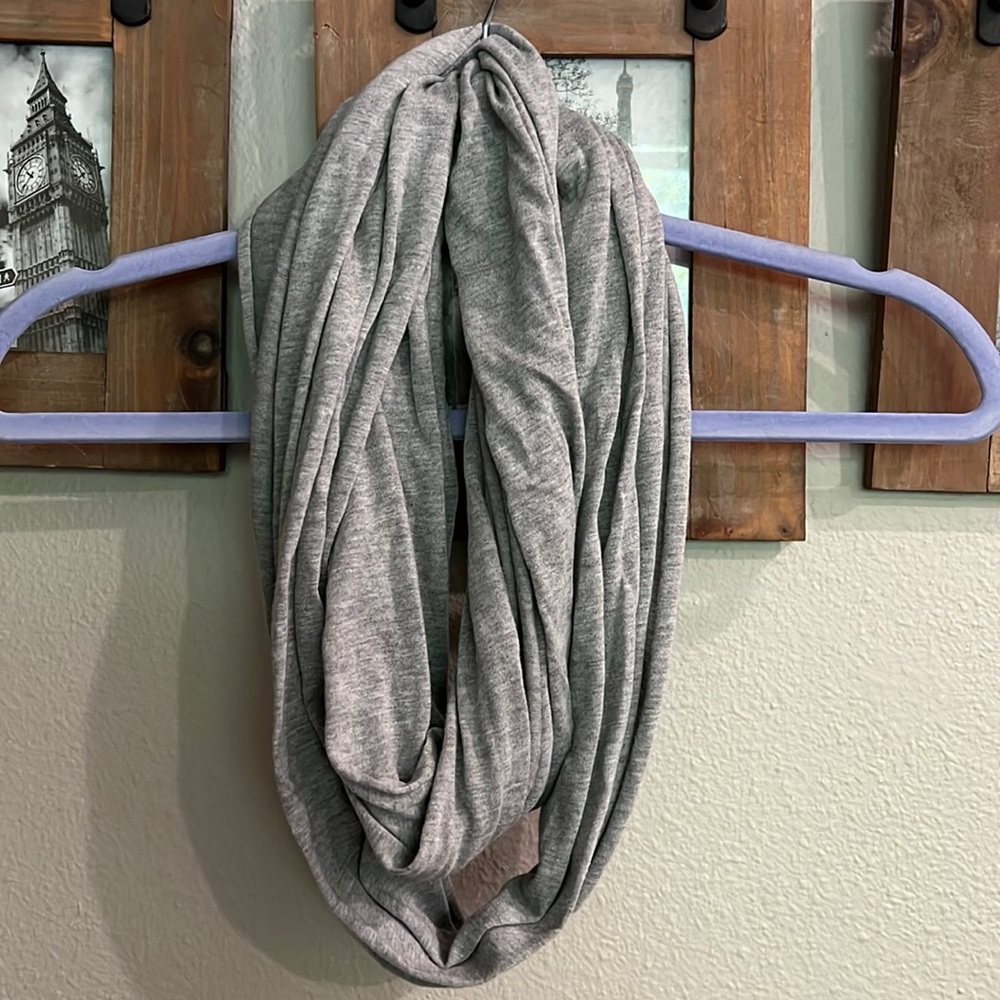 Soft infinity scarf